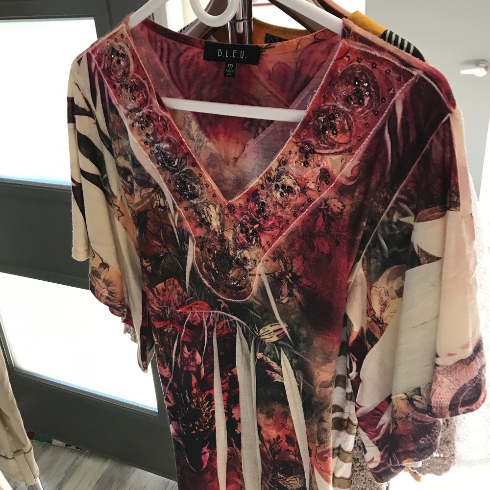 MULTI-COLORED TOP